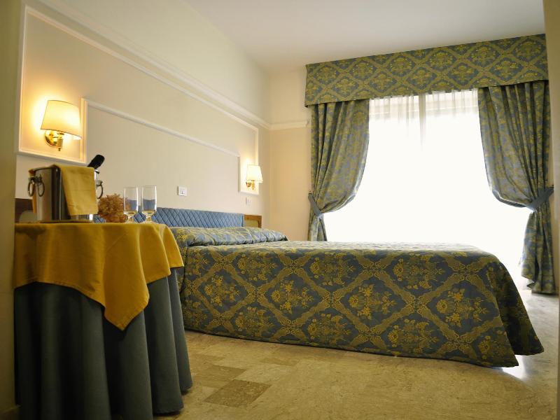 Mondial Park Hotel - Oda