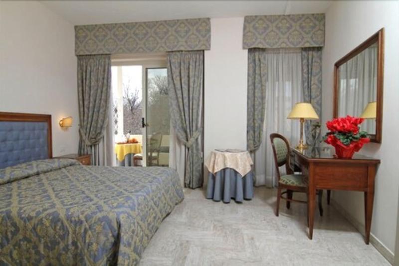 Mondial Park Hotel - Oda