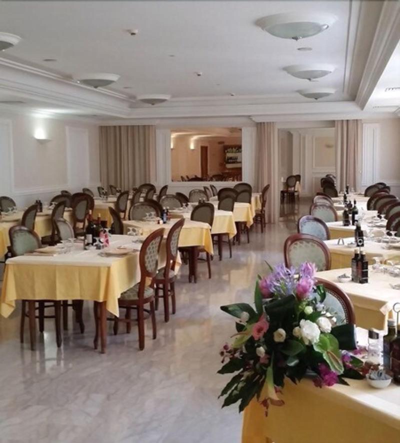 Mondial Park Hotel - Restoran