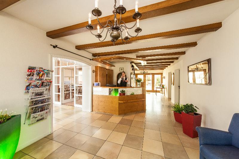 Signature Hotel Drei Kronen - Lobi