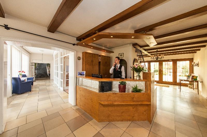 Signature Hotel Drei Kronen - Lobi