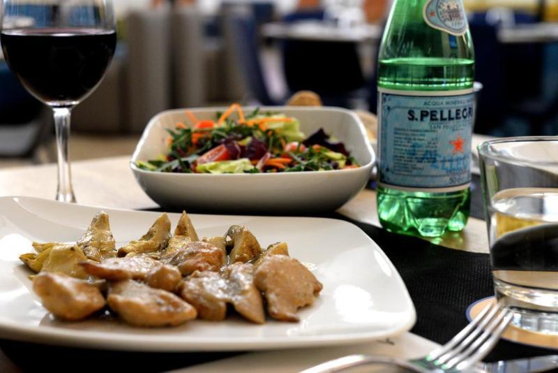 HelloSky Air Rooms & Lounge - Restoran