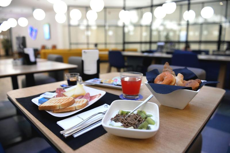 HelloSky Air Rooms & Lounge - Restoran