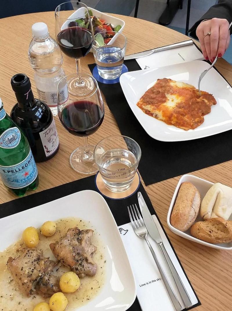 HelloSky Air Rooms & Lounge - Restoran