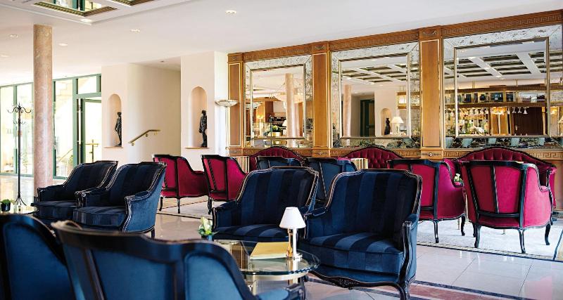 Victor's Residenz-Hotel Schloss Berg - Lobi
