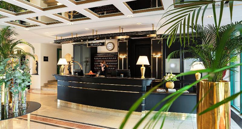 Victor's Residenz-Hotel Schloss Berg - Lobi
