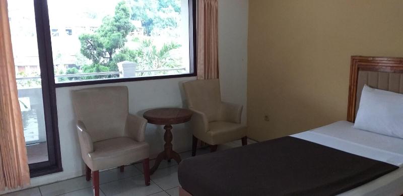 Intan Hotel Purwakarta - Oda