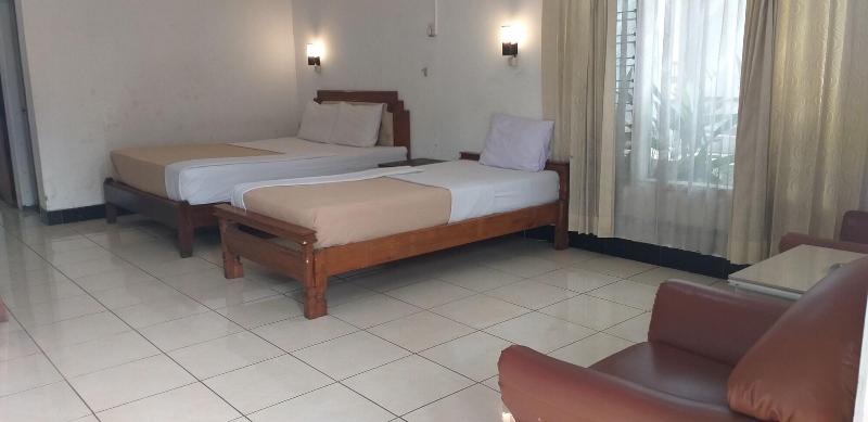 Intan Hotel Purwakarta - Oda
