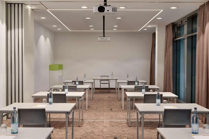 Super 8 By Wyndham Augsburg - Toplantı