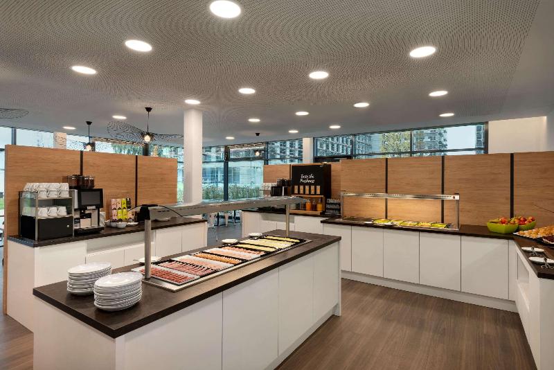 Super 8 By Wyndham Augsburg - Restoran