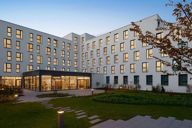 Super 8 By Wyndham Augsburg - Teras