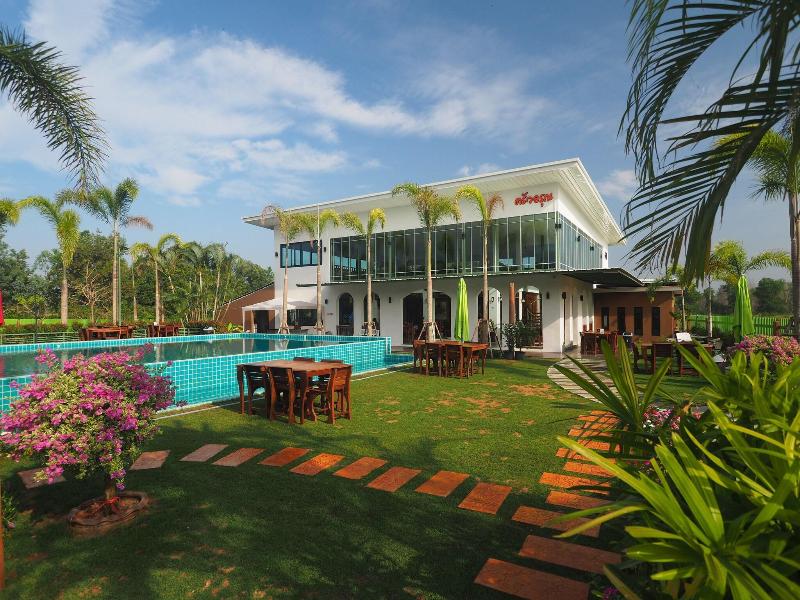IP Plus Resort Chanthaburia - Halal Hotel - Havuz