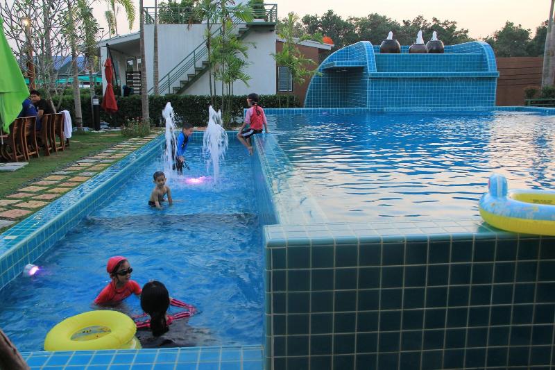 IP Plus Resort Chanthaburia - Halal Hotel - Havuz
