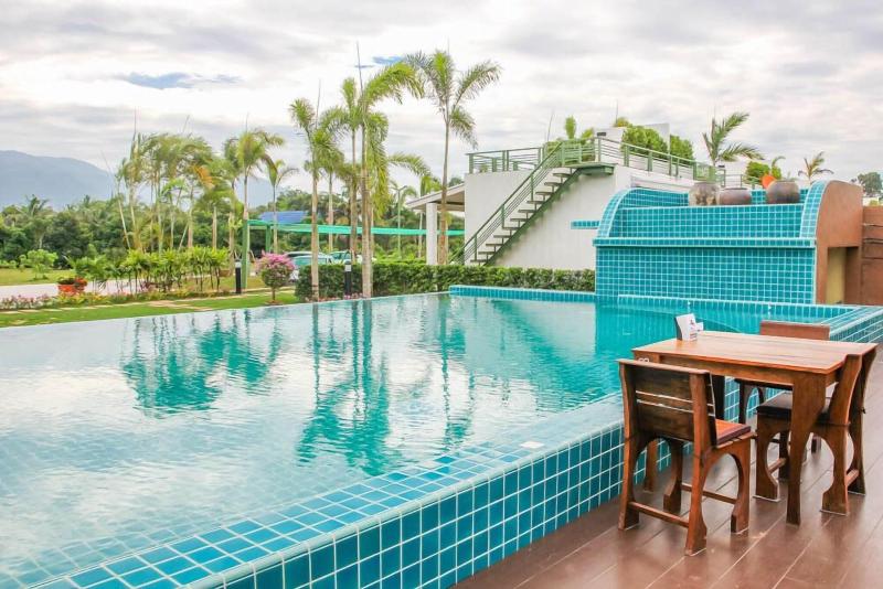 IP Plus Resort Chanthaburia - Halal Hotel - Havuz