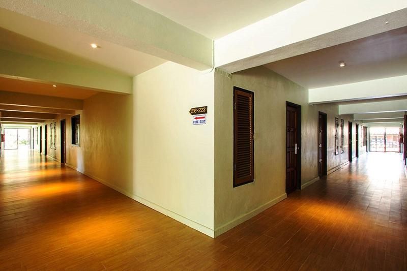 A Hotel Budget - Lobi