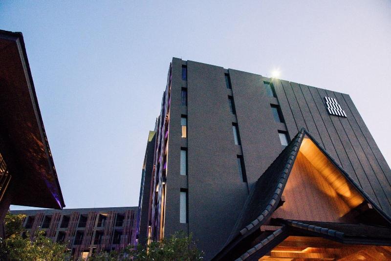 The Teak Hotel - Genel