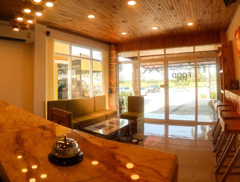 Baan URT Suratthani Airport Hotel by ZUZU - Lobi