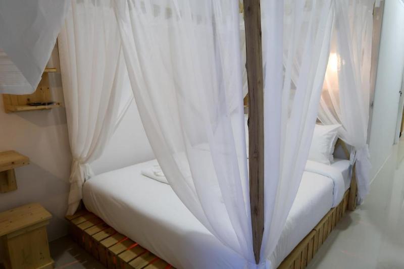 Baan URT Suratthani Airport Hotel by ZUZU - Oda