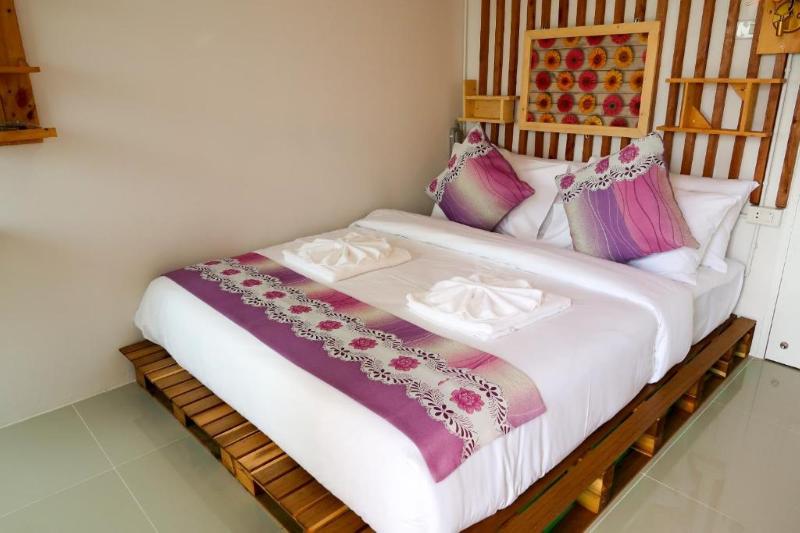 Baan URT Suratthani Airport Hotel by ZUZU - Oda
