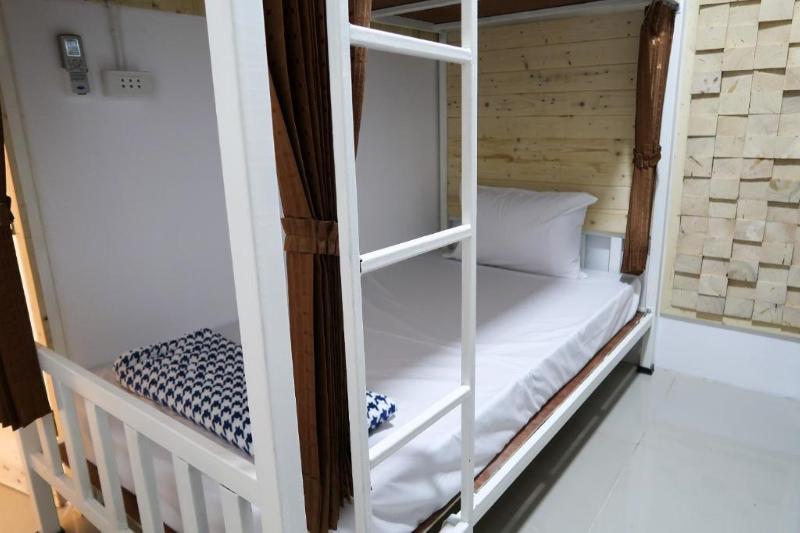 Baan URT Suratthani Airport Hotel by ZUZU - Oda