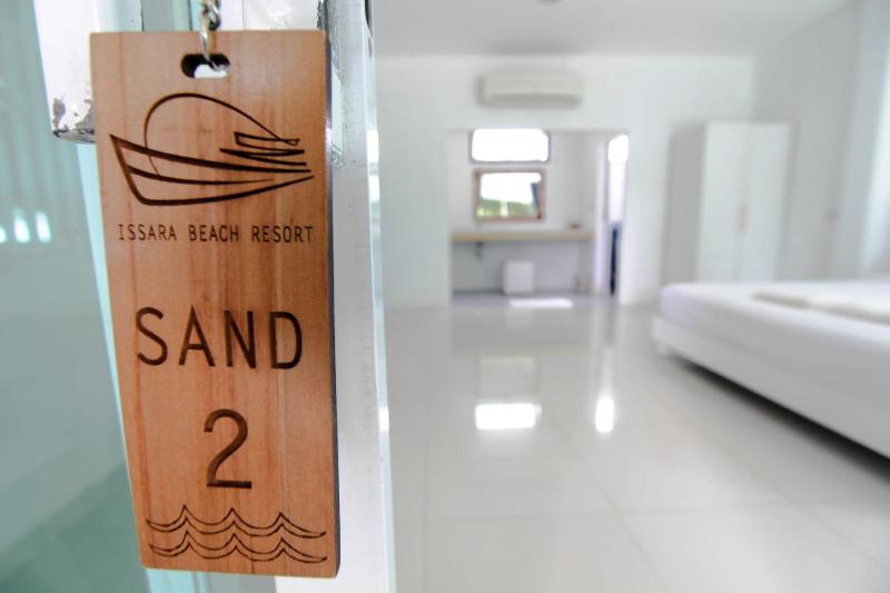Issara Beach Resort - Oda