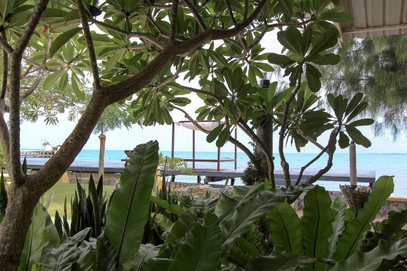 Issara Beach Resort - Teras