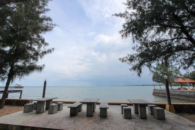 Issara Beach Resort - Teras