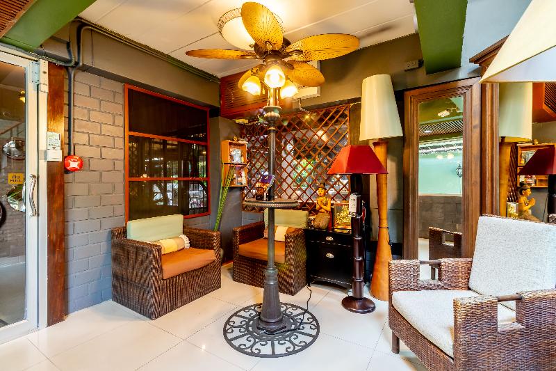 The Palm Hotel by ZUZU - Lobi