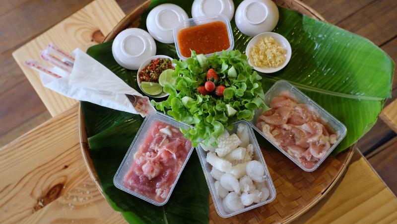 Nok Chan Mee Na - Restoran