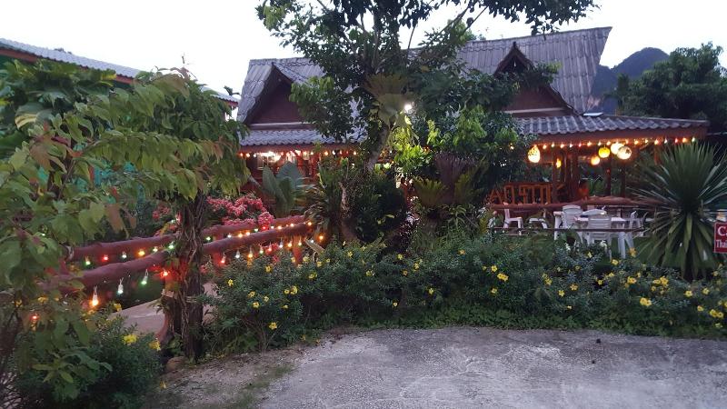 The Royal Bamboo Lodge - Genel
