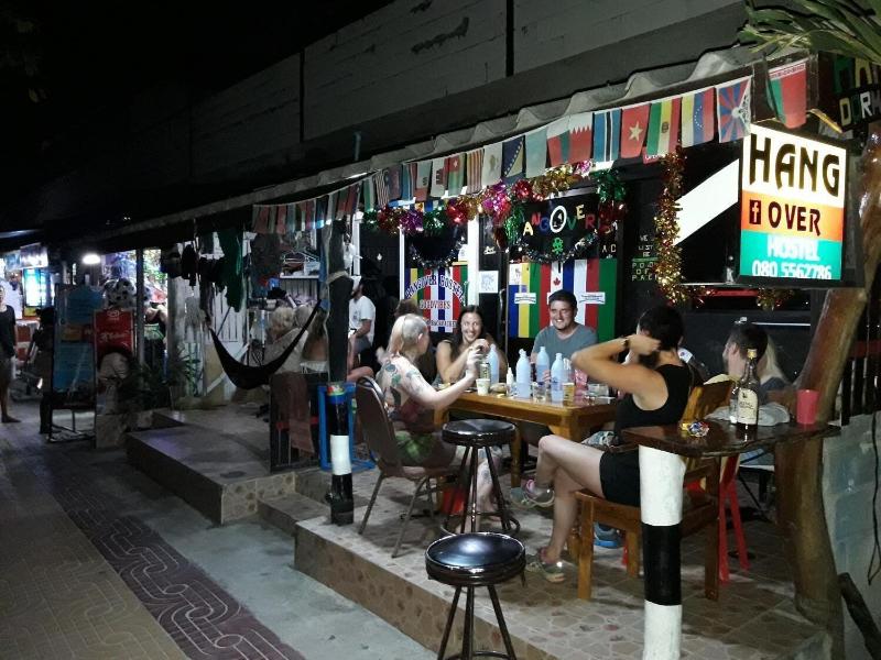 Hangover Hostel - Bar