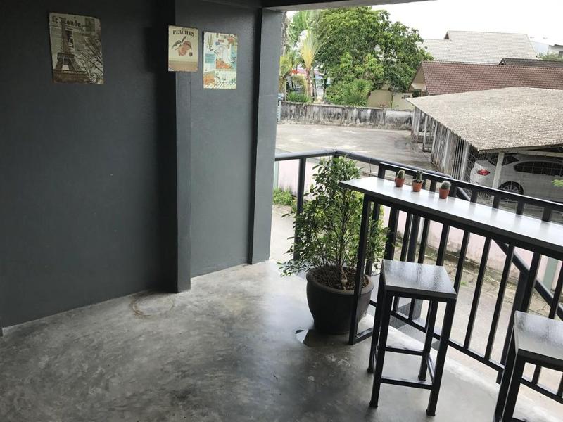 Takuapa Station Hotel - Teras