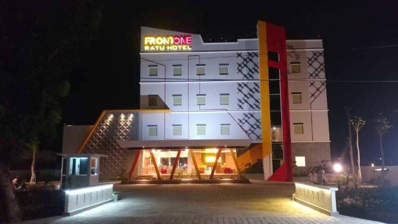 Front One Hotel Nganjuk - Genel