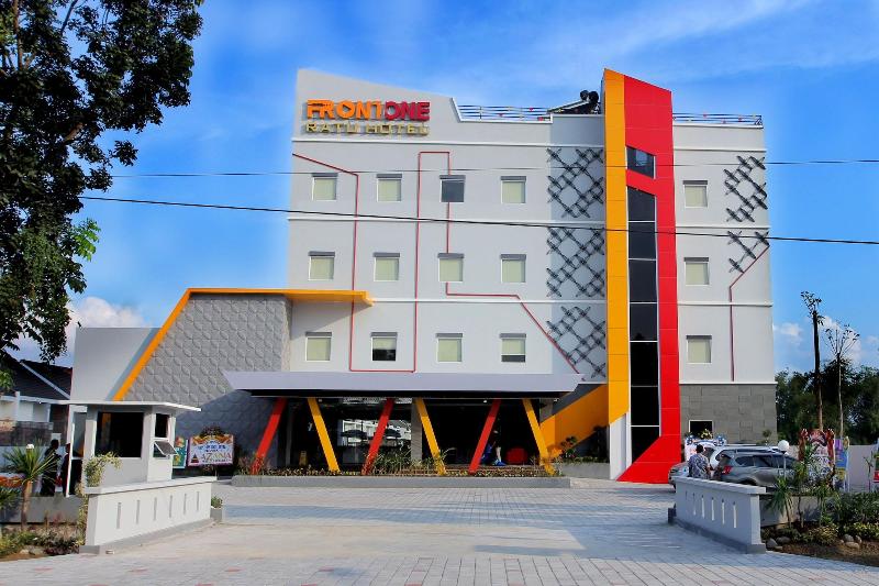 Front One Hotel Nganjuk - Genel
