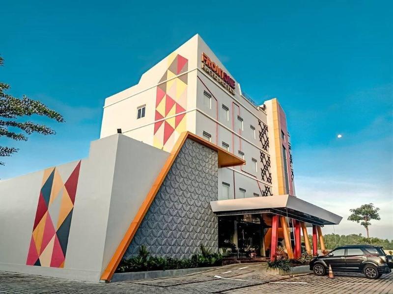 Front One Hotel Nganjuk - Genel