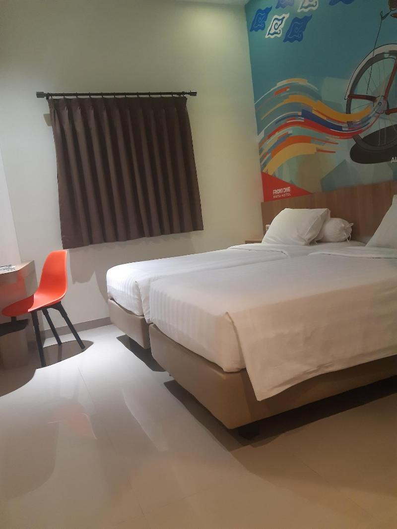 Front One Hotel Nganjuk - Oda