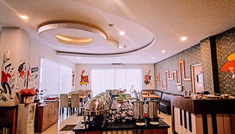 Front One Hotel Nganjuk - Restoran