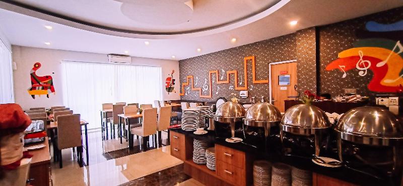 Front One Hotel Nganjuk - Restoran