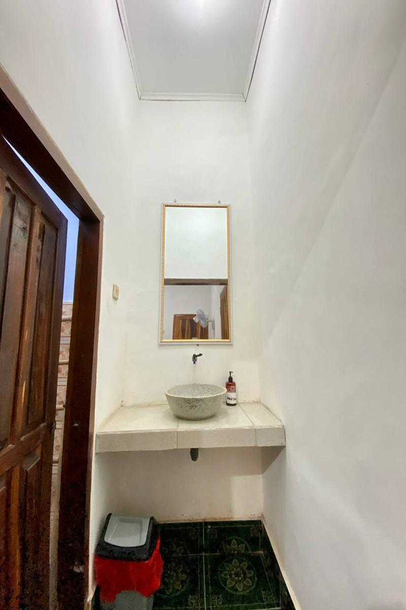 Duyung Rooms and Resto by ZUZU - Oda