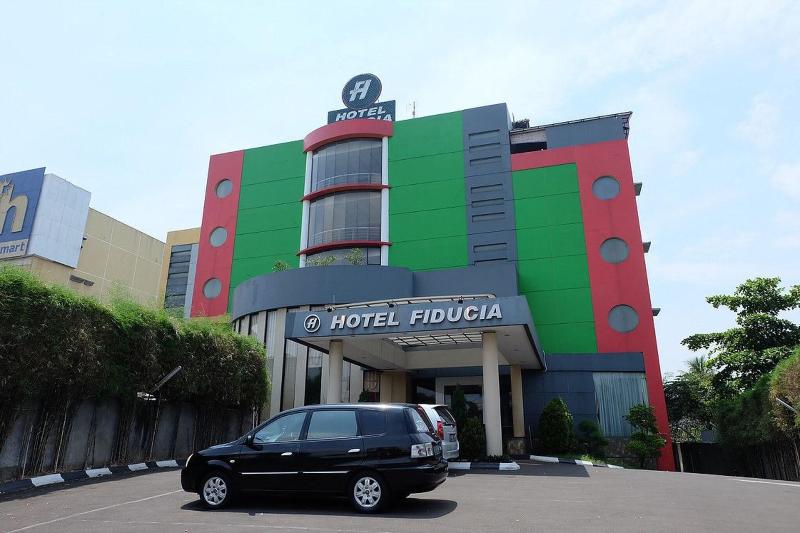 Super Oyo Townhouse Oak Hotel Fiducia Serpong - Genel