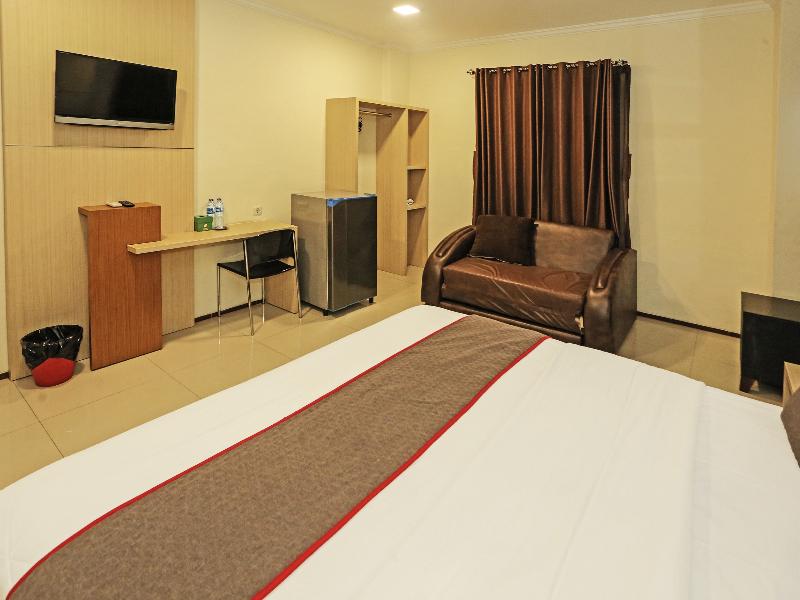 Super Oyo Townhouse Oak Hotel Fiducia Serpong - Oda