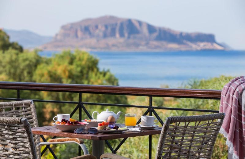 Iris Beach Hotel - Genel