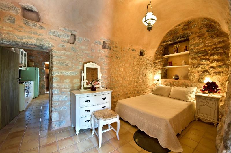 Arapakis Historic Castle - Genel