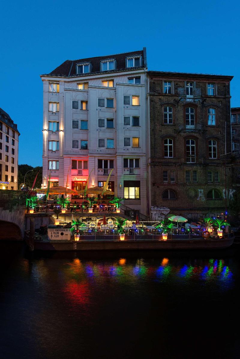 LIVING HOTEL BERLIN-MITTE - Genel