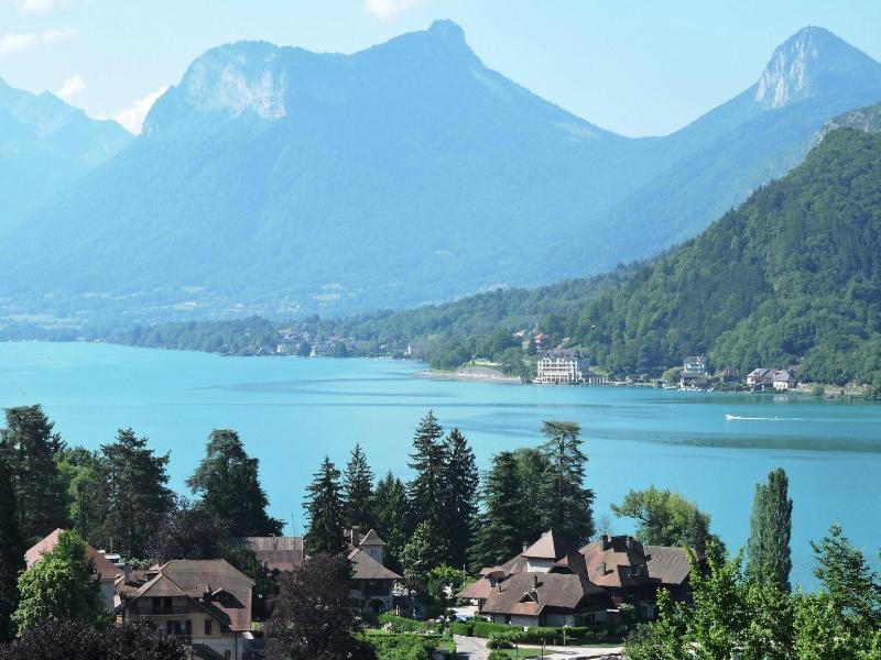 Chalet Christine - Genel