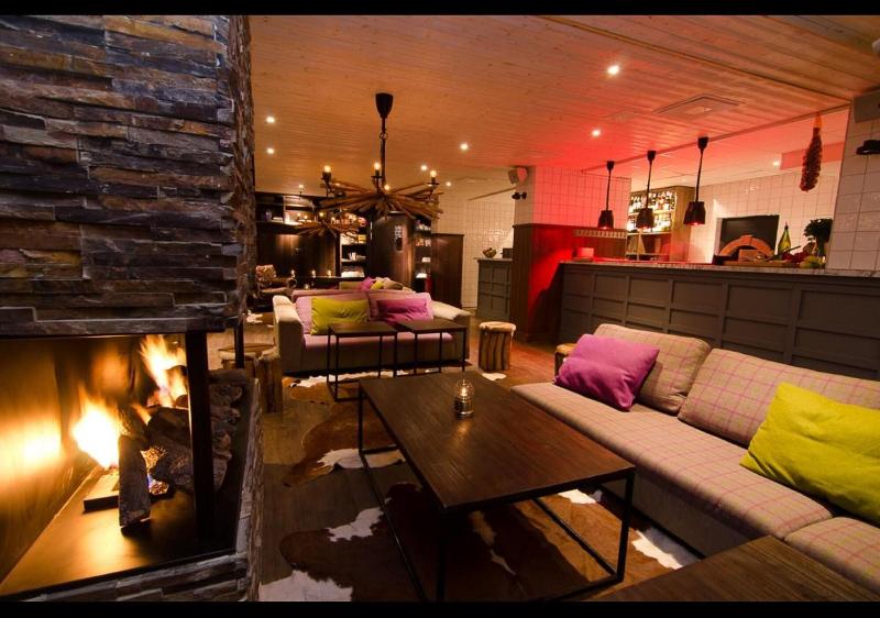 Langley Hotel Tango - Bar