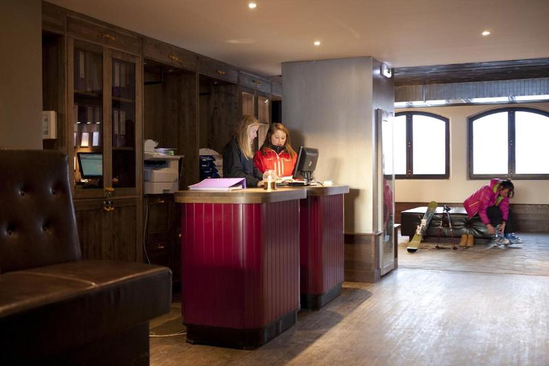 Langley Hotel Tango - Lobi
