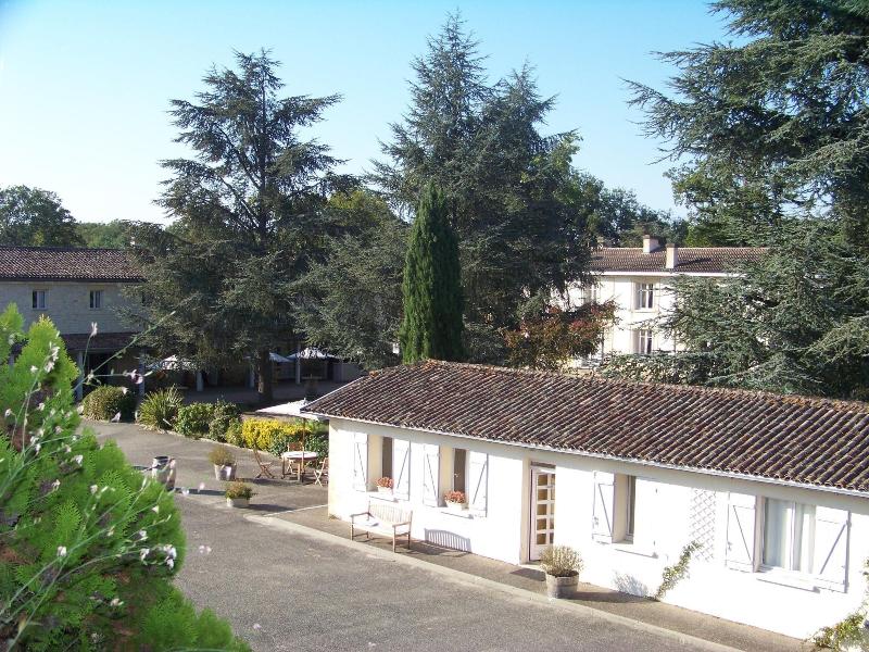 Les Secrets Chateau Pey La Tour - Genel