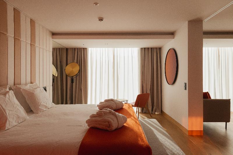 Lumen Hotel and The Lisbon Light Show - Oda