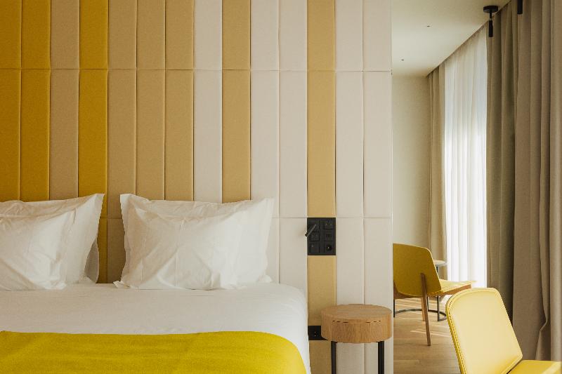 Lumen Hotel and The Lisbon Light Show - Oda
